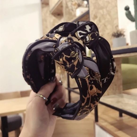 TOP Knot Headband | Chain Print Satin - Picture 1 of 4